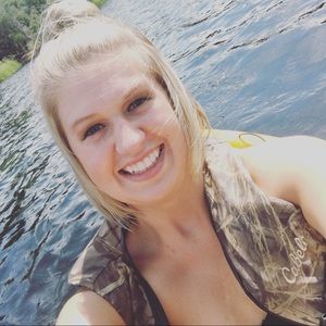 Meet your Posher, Brittney